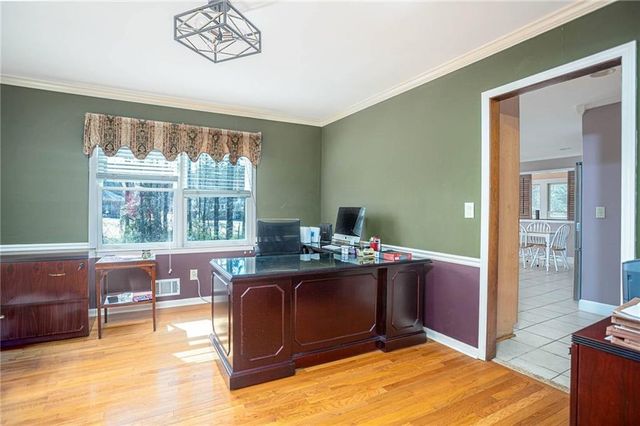 1627 Red Fox SW Run, Lilburn, GA 30047