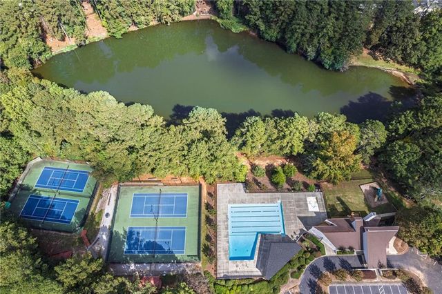 1627 Red Fox SW Run, Lilburn, GA 30047