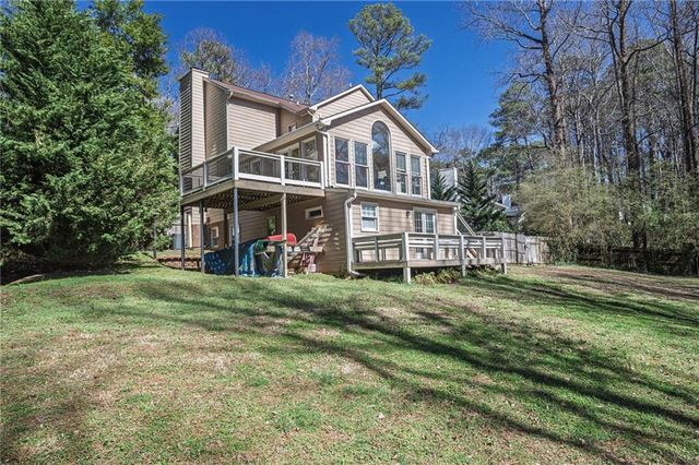 1627 Red Fox SW Run, Lilburn, GA 30047