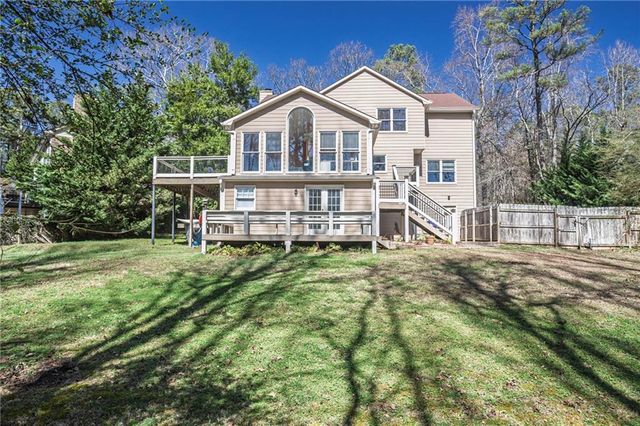 1627 Red Fox SW Run, Lilburn, GA 30047