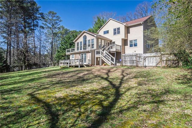 1627 Red Fox SW Run, Lilburn, GA 30047