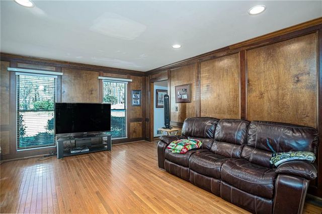 1627 Red Fox SW Run, Lilburn, GA 30047