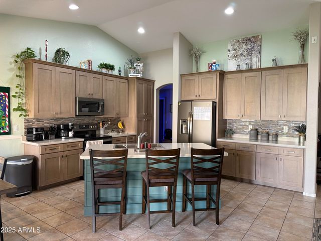 9254 W Lone Cactus Drive, Peoria, AZ 85382