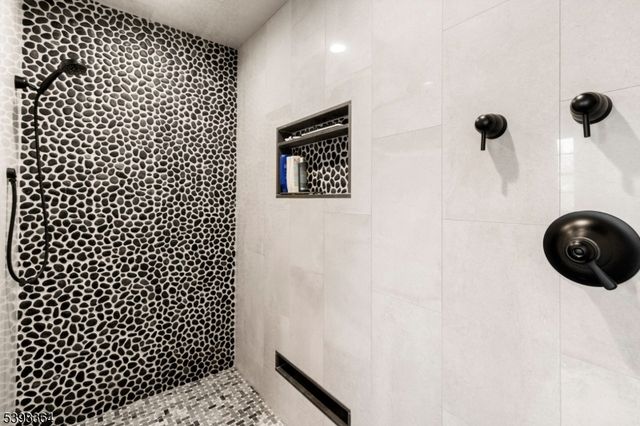 6 Hickory Rd, Denville Twp., NJ 07834