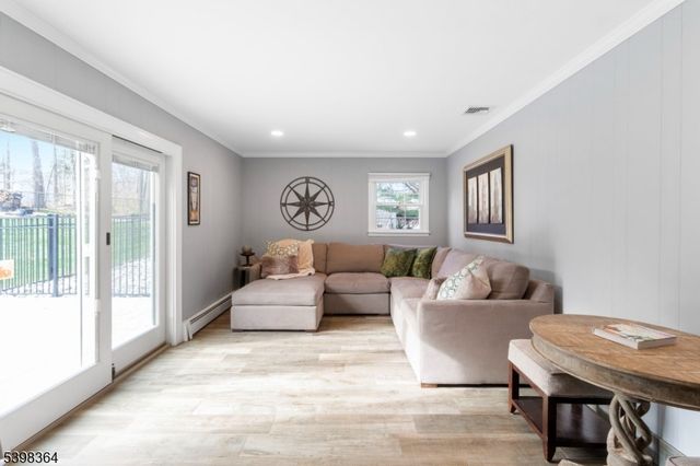 6 Hickory Rd, Denville Twp., NJ 07834