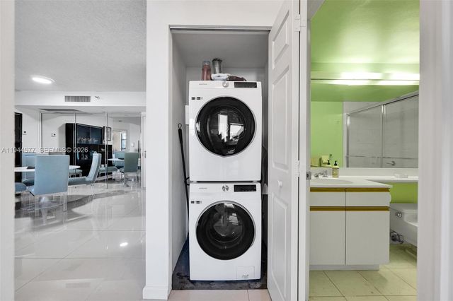 3530 Mystic Pointe Dr 303, Aventura, FL 33180