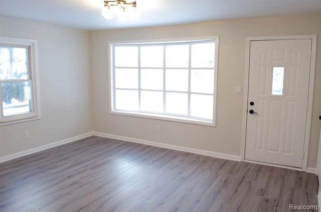 5850 Deering Street, Garden City, MI 48135