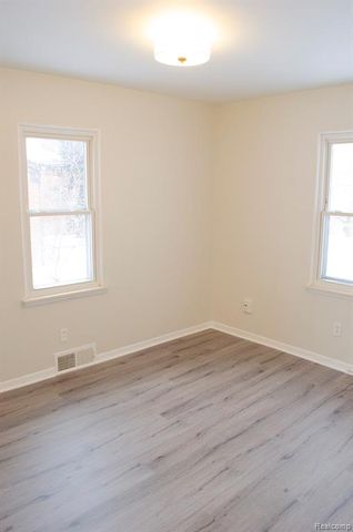 5850 Deering Street, Garden City, MI 48135