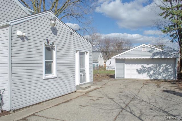 5850 Deering Street, Garden City, MI 48135