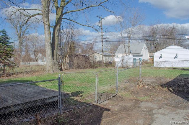 5850 Deering Street, Garden City, MI 48135