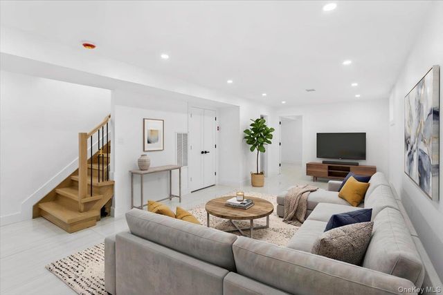 994 Singleton Avenue, Woodmere, NY 11598