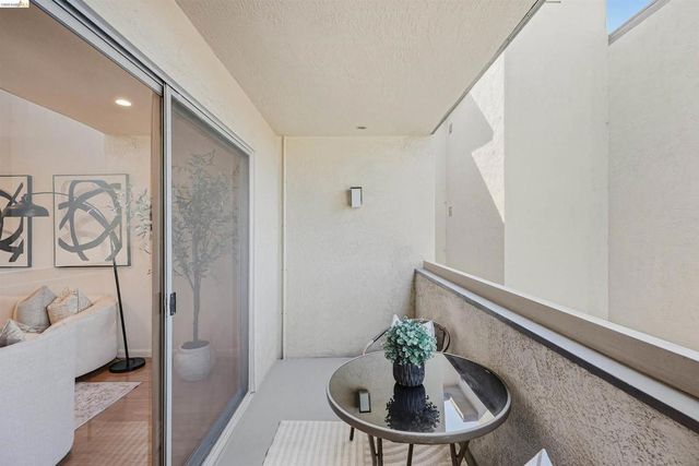 955 shorepoint 209, Alameda, CA 94501