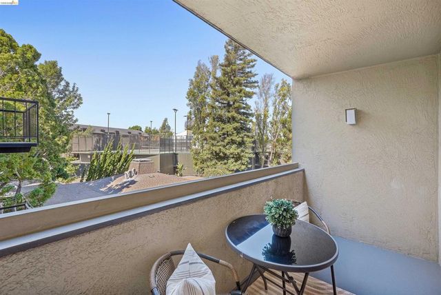 955 shorepoint 209, Alameda, CA 94501