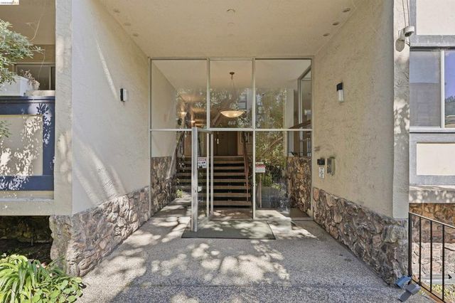 955 shorepoint 209, Alameda, CA 94501