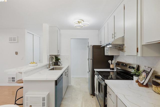955 shorepoint 209, Alameda, CA 94501