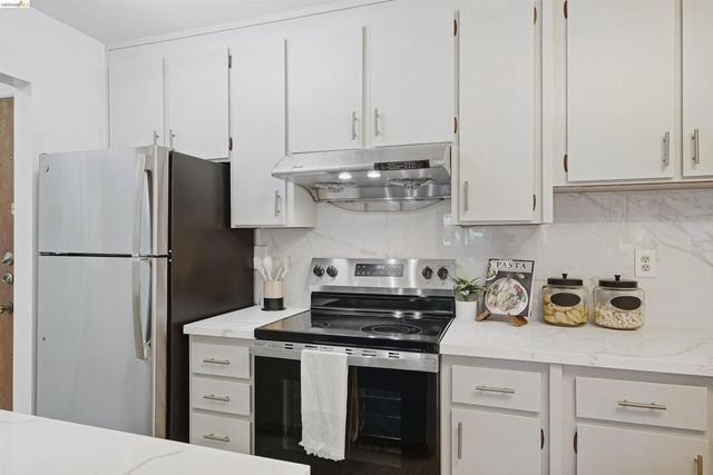 955 shorepoint 209, Alameda, CA 94501