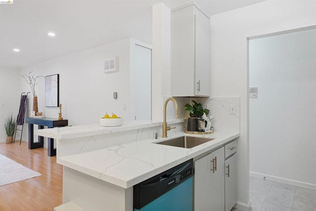 955 shorepoint 209, Alameda, CA 94501