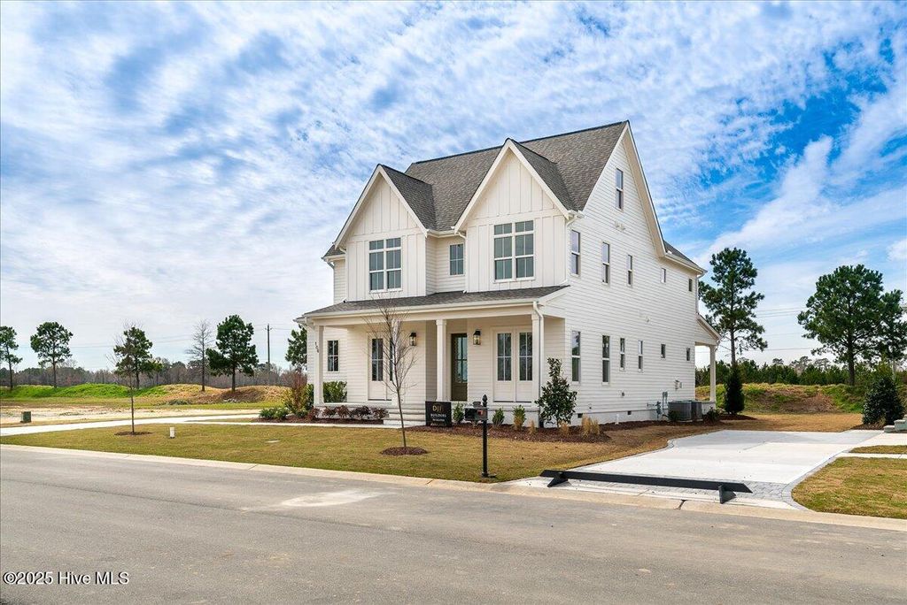 Image 6 of property listing at 106 Pinewood Cove, Snow Hill, NC 28580
