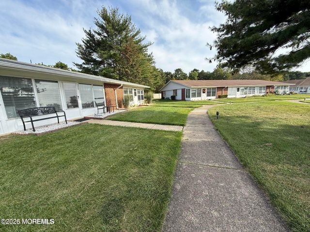 1178B Clydebank Court, Lakewood, NJ 08701