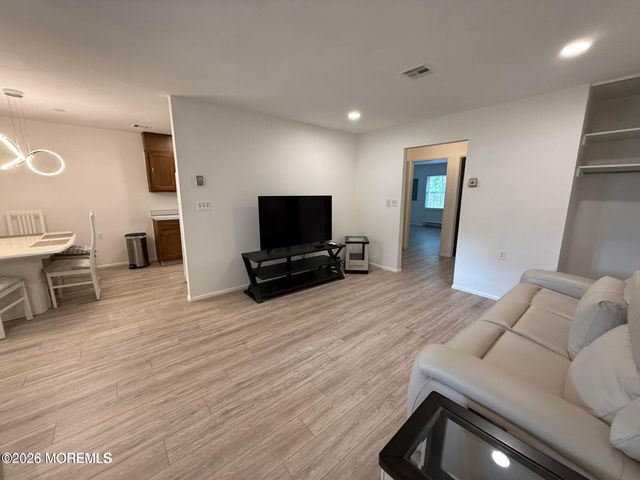 1178B Clydebank Court, Lakewood, NJ 08701