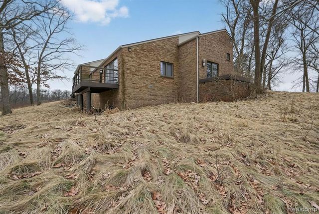 2551 Patterson Lake Road, Pinckney, MI 48169