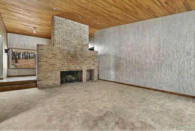 2551 Patterson Lake Road, Pinckney, MI 48169