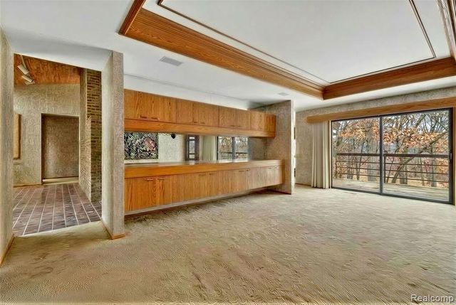 2551 Patterson Lake Road, Pinckney, MI 48169