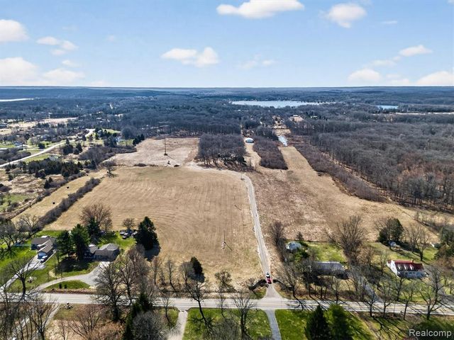 2551 Patterson Lake Road, Pinckney, MI 48169