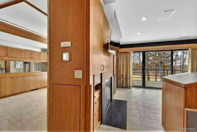 2551 Patterson Lake Road, Pinckney, MI 48169