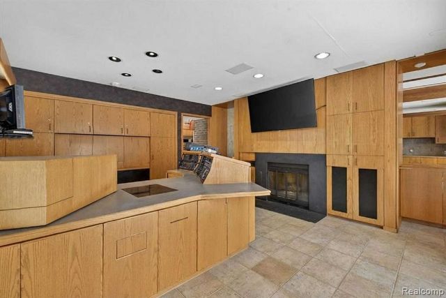 2551 Patterson Lake Road, Pinckney, MI 48169