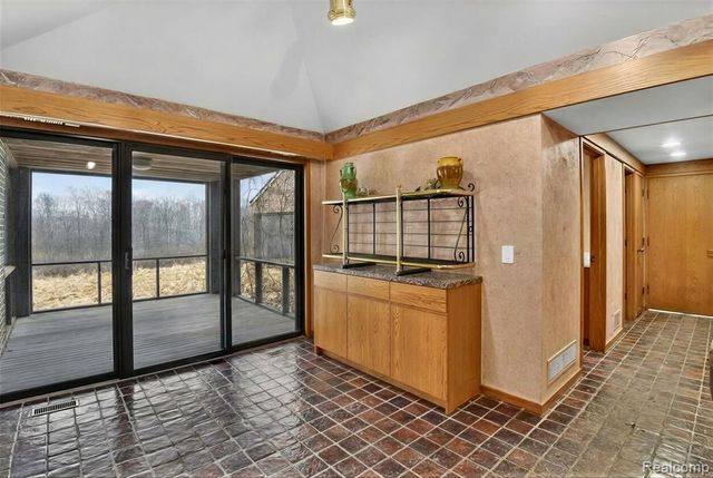 2551 Patterson Lake Road, Pinckney, MI 48169