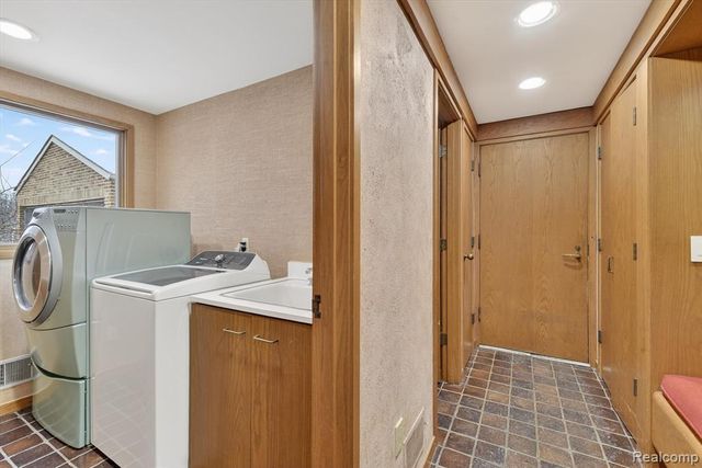 2551 Patterson Lake Road, Pinckney, MI 48169