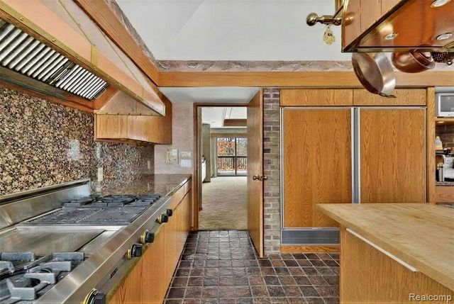 2551 Patterson Lake Road, Pinckney, MI 48169