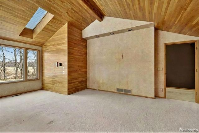 2551 Patterson Lake Road, Pinckney, MI 48169