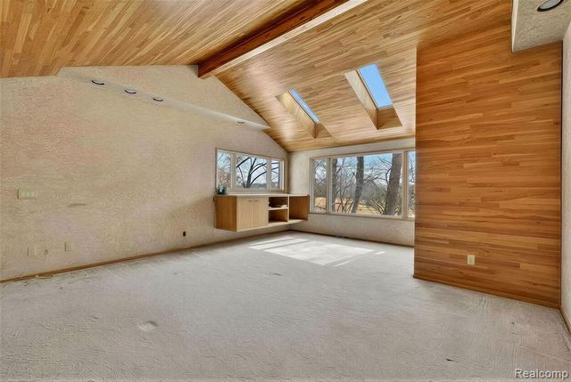 2551 Patterson Lake Road, Pinckney, MI 48169