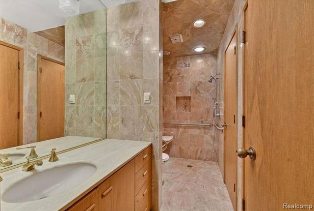 2551 Patterson Lake Road, Pinckney, MI 48169