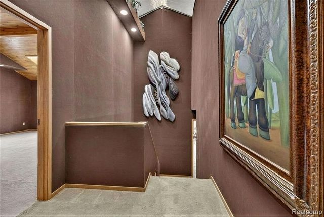 2551 Patterson Lake Road, Pinckney, MI 48169