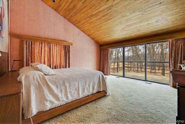 2551 Patterson Lake Road, Pinckney, MI 48169