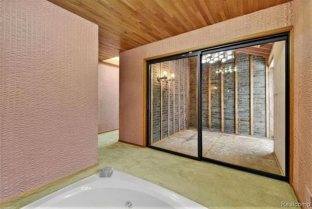 2551 Patterson Lake Road, Pinckney, MI 48169