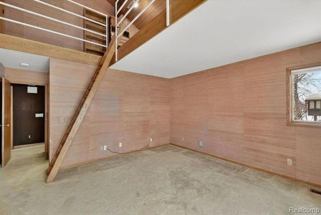 2551 Patterson Lake Road, Pinckney, MI 48169