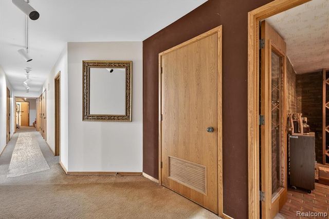 2551 Patterson Lake Road, Pinckney, MI 48169