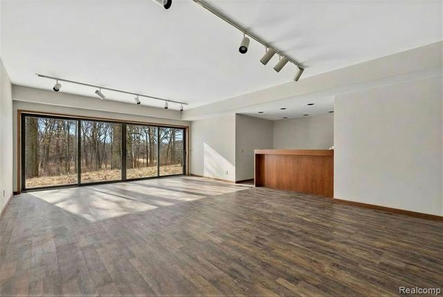 2551 Patterson Lake Road, Pinckney, MI 48169