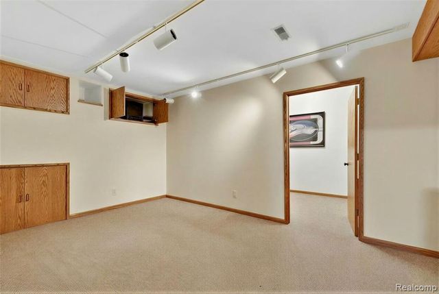 2551 Patterson Lake Road, Pinckney, MI 48169