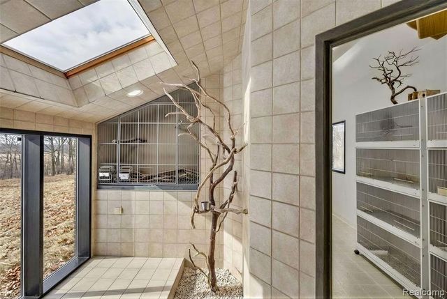 2551 Patterson Lake Road, Pinckney, MI 48169