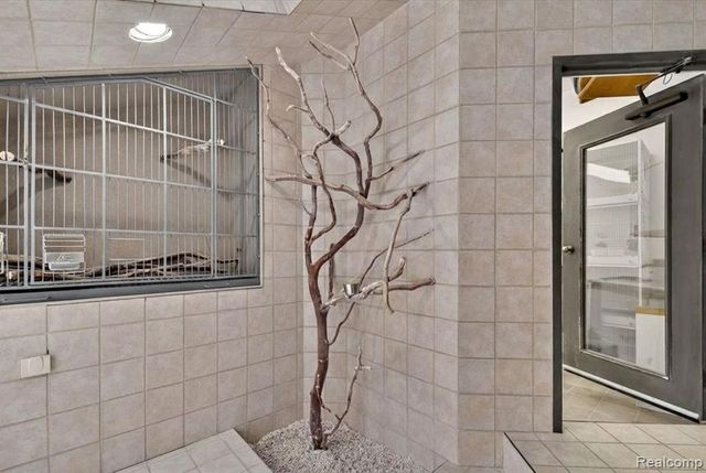 2551 Patterson Lake Road, Pinckney, MI 48169