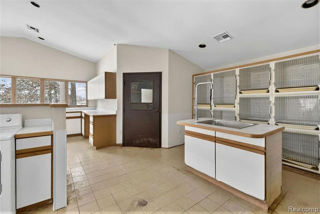 2551 Patterson Lake Road, Pinckney, MI 48169