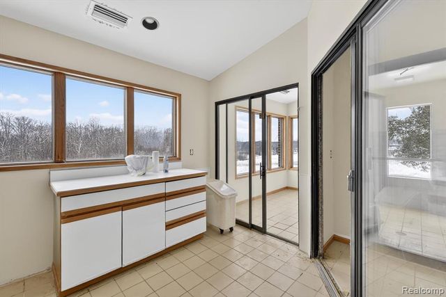 2551 Patterson Lake Road, Pinckney, MI 48169