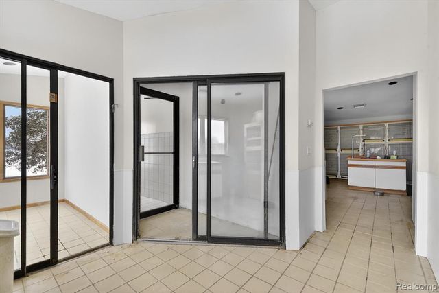 2551 Patterson Lake Road, Pinckney, MI 48169