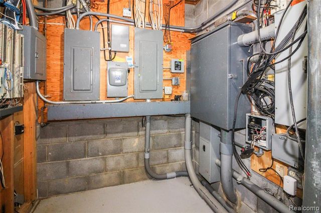 2551 Patterson Lake Road, Pinckney, MI 48169