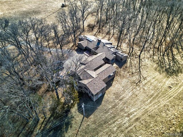 2551 Patterson Lake Road, Pinckney, MI 48169